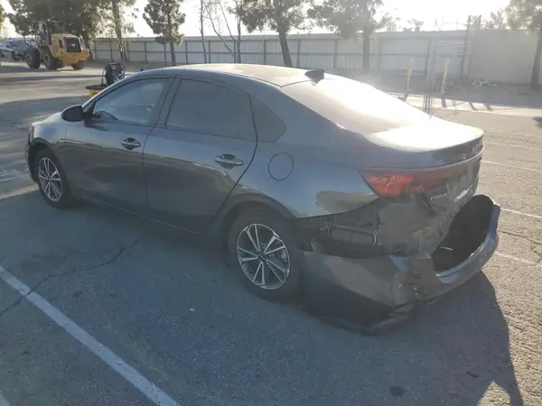 3KPF24AD8NE457490 2022 KIA FORTE - Image 2