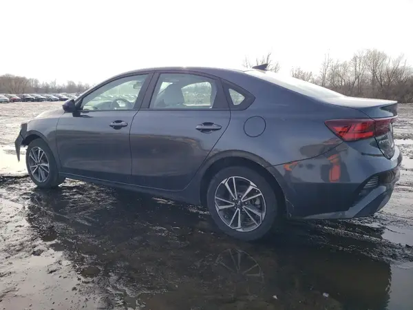3KPF24AD8NE458168 2022 KIA FORTE - Image 2