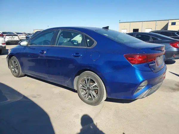 3KPF24AD8NE460129 2022 KIA FORTE - Image 2