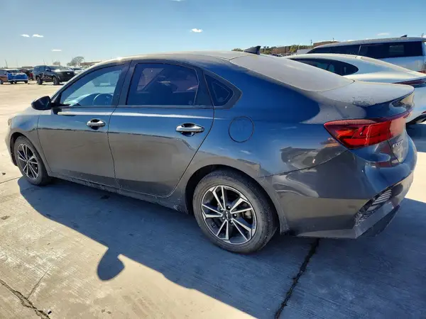 3KPF24AD8NE460163 2022 KIA FORTE - Image 2