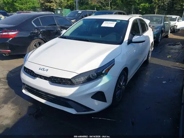 3KPF24AD8NE460471 2022 KIA FORTE - Image 2
