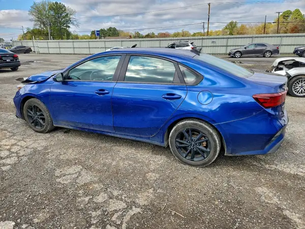 3KPF24AD8NE460678 2022 KIA FORTE - Image 2