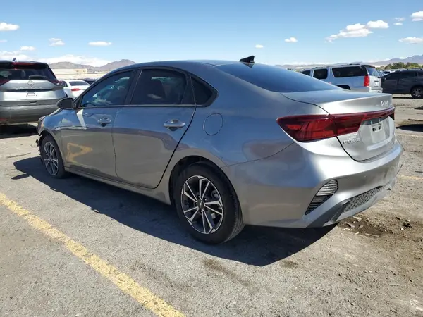 3KPF24AD8NE461832 2022 KIA FORTE - Image 2