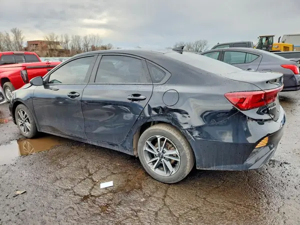 3KPF24AD8NE462589 2022 KIA FORTE - Image 2
