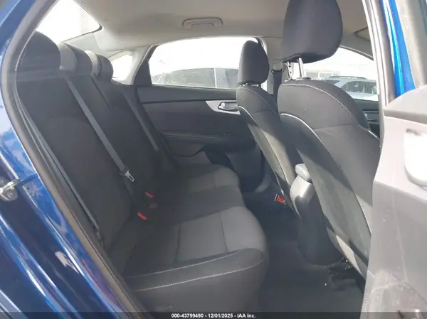 3KPF24AD8NE463449 2022 KIA FORTE - Image 8