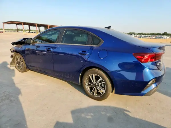 3KPF24AD8NE464228 2022 KIA FORTE - Image 2