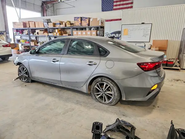 3KPF24AD8NE464763 2022 KIA FORTE - Image 2
