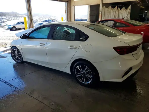 3KPF24AD8NE466237 2022 KIA FORTE - Image 2