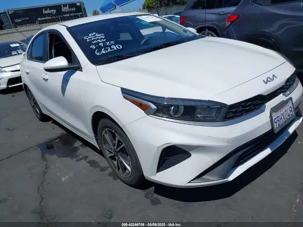 3KPF24AD8NE466366 2022 KIA FORTE - Image 1