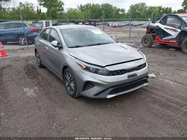 3KPF24AD8NE468263 2022 KIA FORTE - Image 1
