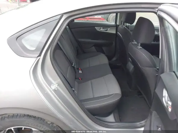 3KPF24AD8NE468263 2022 KIA FORTE - Image 8