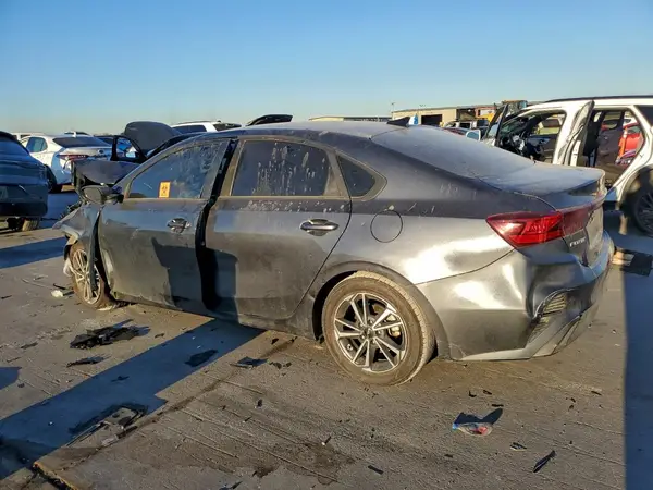3KPF24AD8NE470000 2022 KIA FORTE - Image 2