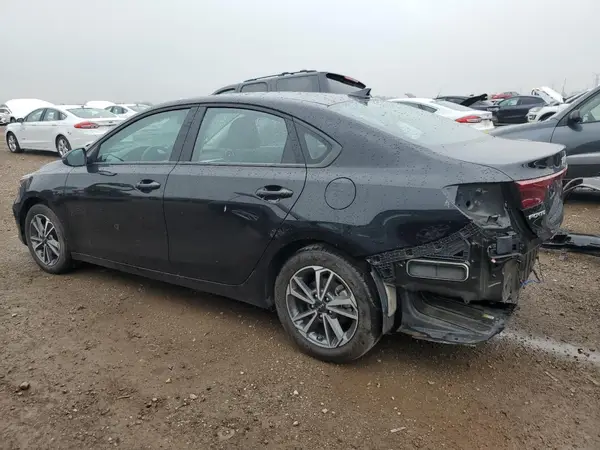 3KPF24AD8NE471891 2022 KIA FORTE - Image 2