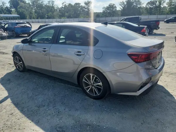 3KPF24AD8NE471969 2022 KIA FORTE - Image 2