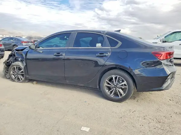 3KPF24AD8NE479182 2022 KIA FORTE - Image 2