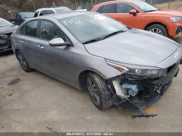 3KPF24AD8NE481952 2022 KIA FORTE - Image 1