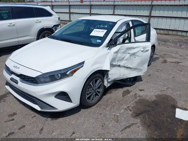 3KPF24AD8NE482485 2022 KIA FORTE - Image 2