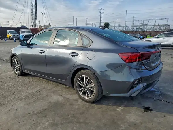 3KPF24AD8NE490330 2022 KIA FORTE - Image 2