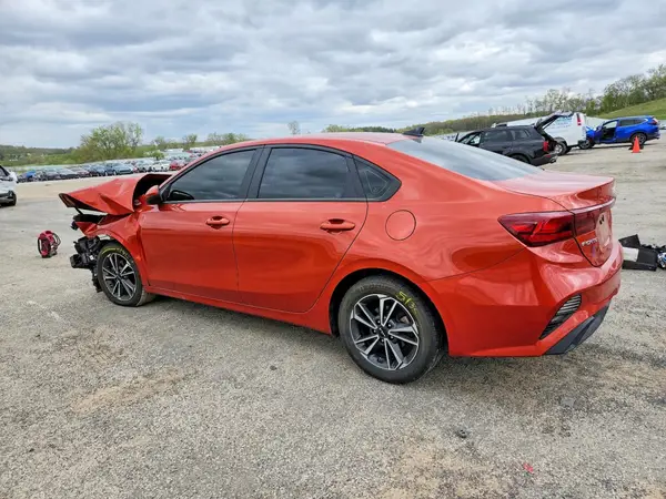 3KPF24AD8NE490375 2022 KIA FORTE - Image 2