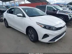 3KPF24AD8NE493762 2022 KIA FORTE