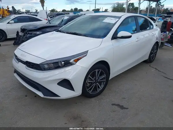 3KPF24AD8NE493762 2022 KIA FORTE - Image 2
