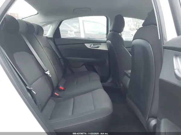 3KPF24AD8NE493762 2022 KIA FORTE - Image 8