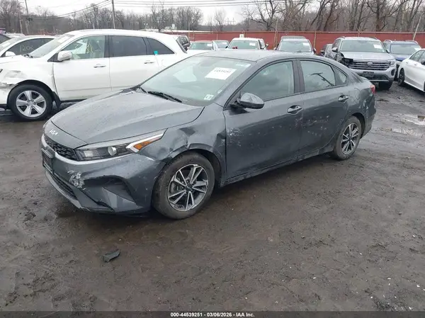 3KPF24AD8NE494085 2022 KIA FORTE - Image 2