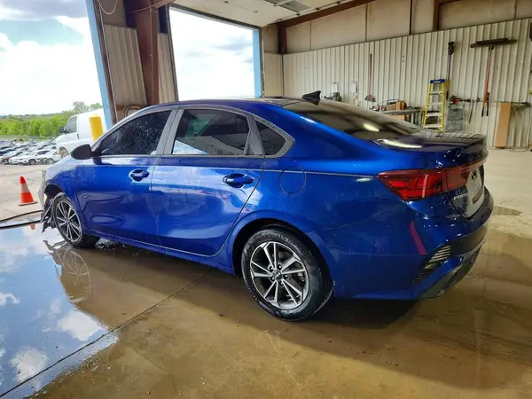 3KPF24AD8NE494121 2022 KIA FORTE - Image 2