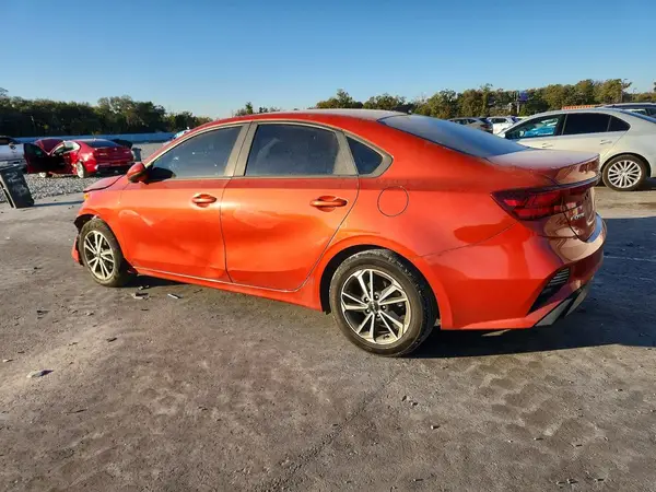3KPF24AD8NE495916 2022 KIA FORTE - Image 2