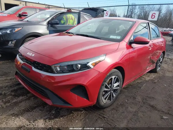 3KPF24AD8NE496628 2022 KIA FORTE - Image 2
