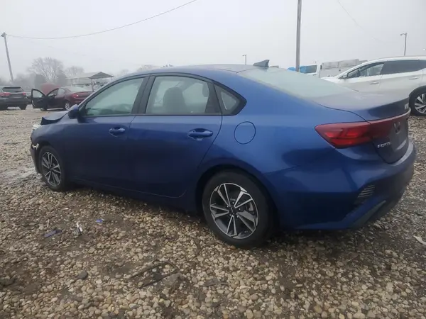 3KPF24AD8NE497052 2022 KIA FORTE - Image 2