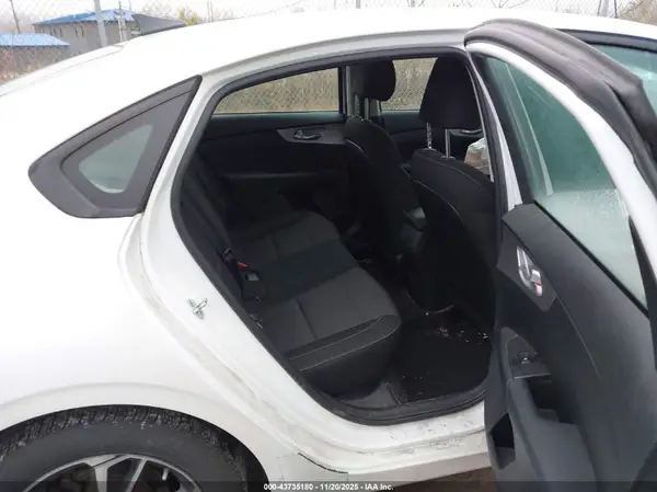 3KPF24AD8NE497259 2022 KIA FORTE - Image 8