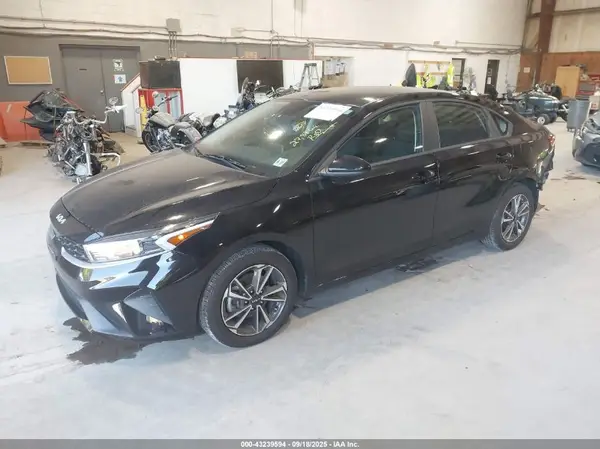 3KPF24AD8NE502492 2022 KIA FORTE - Image 2