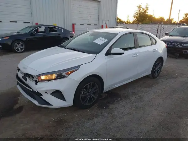 3KPF24AD8NE502928 2022 KIA FORTE - Image 2
