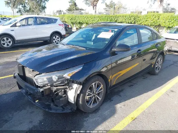 3KPF24AD8NE503786 2022 KIA FORTE - Image 2