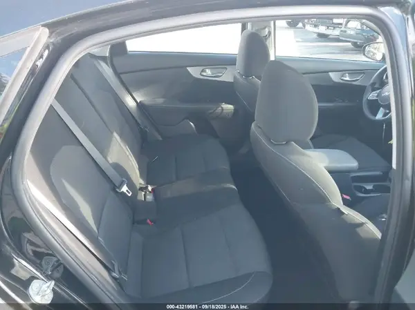 3KPF24AD8NE503786 2022 KIA FORTE - Image 8