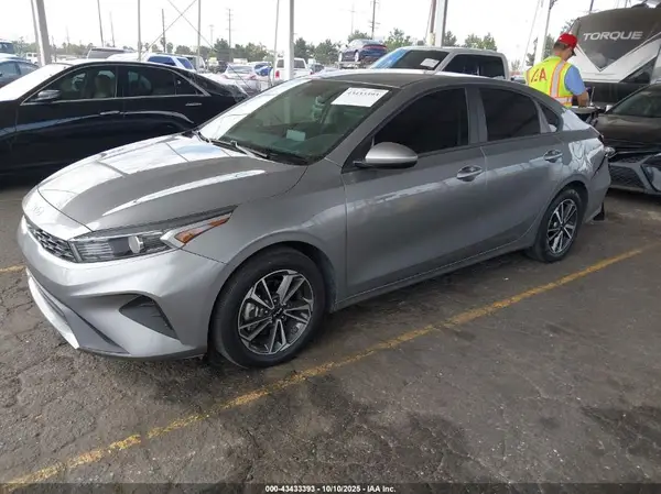 3KPF24AD8PE505363 2023 KIA FORTE - Image 2
