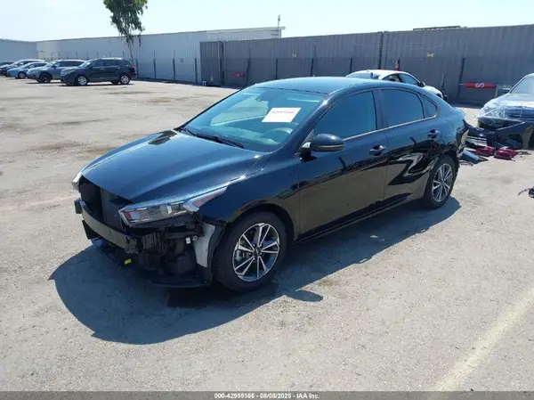 3KPF24AD8PE517223 2023 KIA FORTE - Image 2