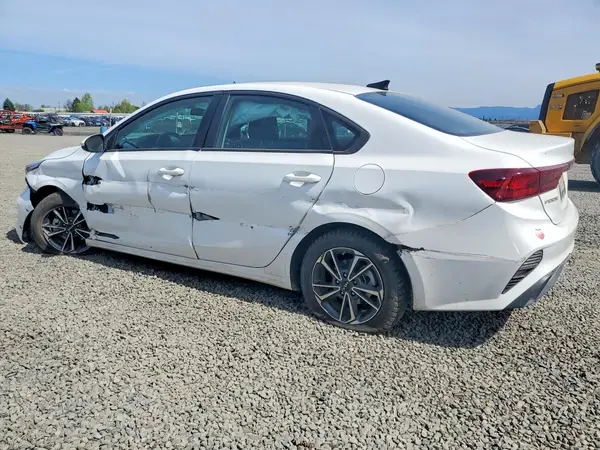 3KPF24AD8PE525869 2023 KIA FORTE - Image 2