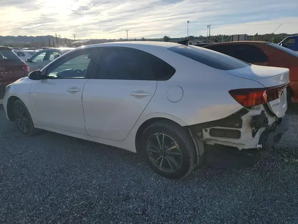 3KPF24AD8PE526620 2023 KIA FORTE - Image 2