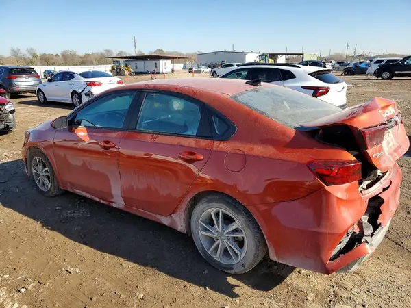 3KPF24AD8PE527136 2023 KIA FORTE - Image 2