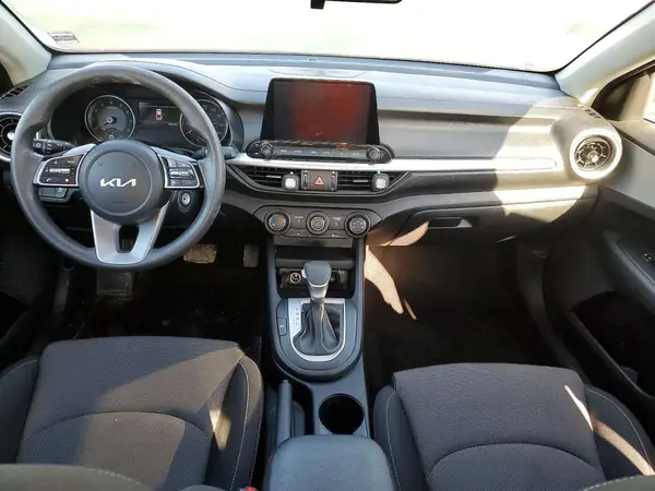 3KPF24AD8PE527136 2023 KIA FORTE - Image 8