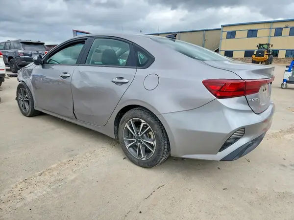 3KPF24AD8PE528951 2023 KIA FORTE - Image 2