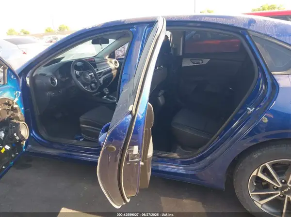 3KPF24AD8PE531445 2023 KIA FORTE - Image 8