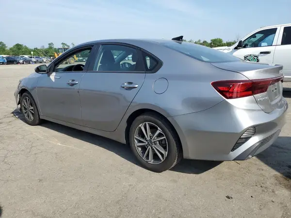 3KPF24AD8PE532613 2023 KIA FORTE - Image 2