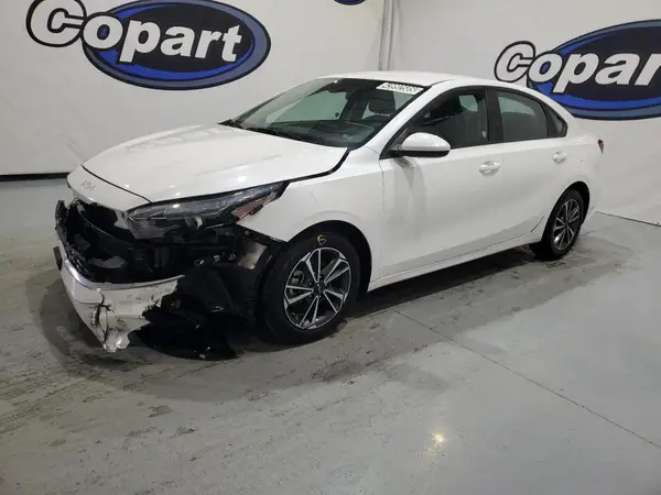 3KPF24AD8PE537388 2023 KIA FORTE - Image 1