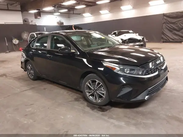 3KPF24AD8PE538282 2023 KIA FORTE - Image 1