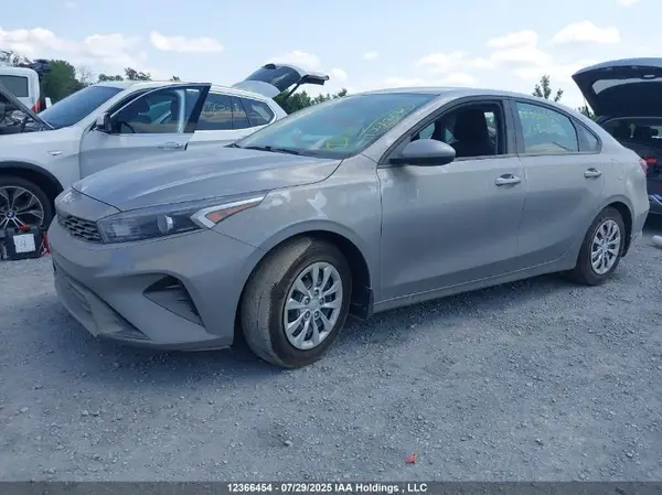 3KPF24AD8PE546737 2023 KIA FORTE - Image 2