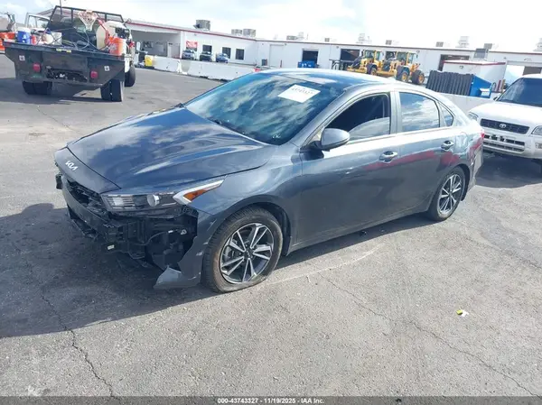 3KPF24AD8PE549217 2023 KIA FORTE - Image 2