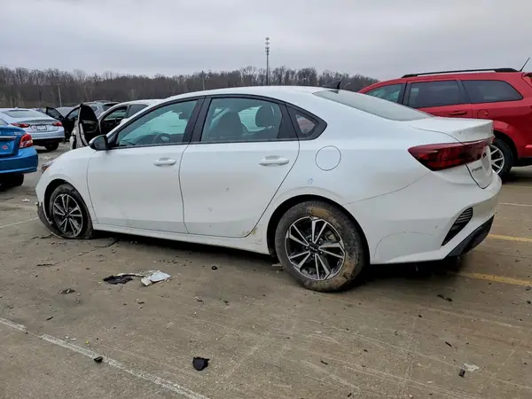 3KPF24AD8PE552375 2023 KIA FORTE - Image 2